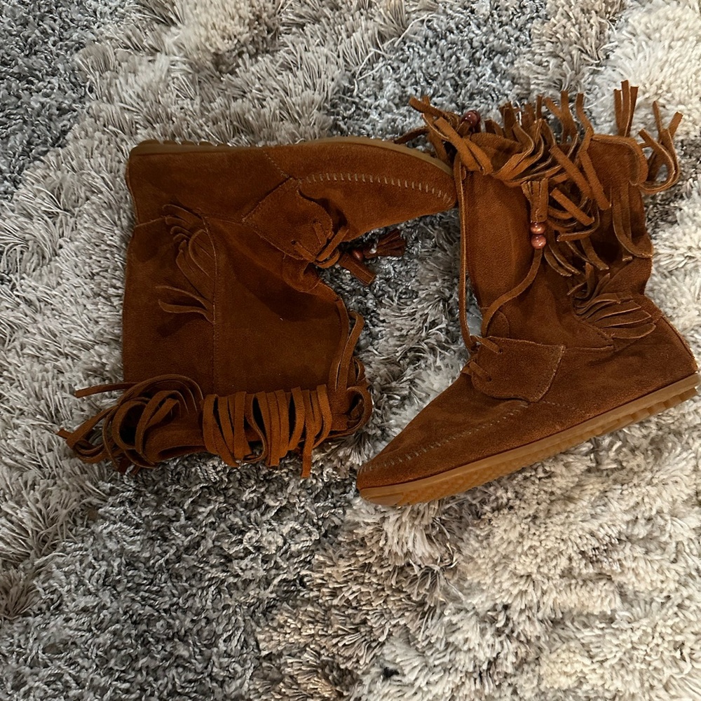 Minnetonka Boots. Size 8